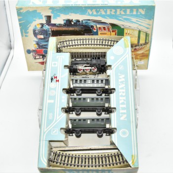 Märklin 3100.1 Ergänzungs-Set mit M-Gleisen und Personenzug, (99037)