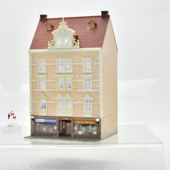 Faller 130448 Stadthaus "Allianz + Tee & Gewürze", fertig gebaut, (99337/99709)