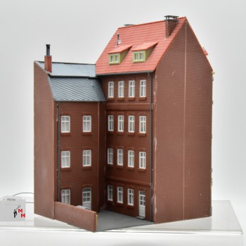 Faller 130915.3 Häuserzeile "Goethestrasse", ein Haus, beleuchtet, fertig gebaut, (99379)