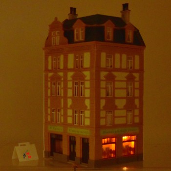 Faller 130916 Stadt-Eckhaus Goethestr. 62, beleuchtet, fertig gebaut, (99394)
