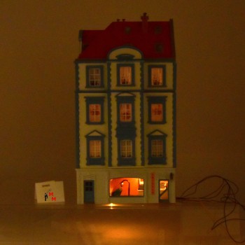 Faller 130906 130906 Stadteckhaus "Goethestrasse 63", beleuchtet, fertig gebaut, (99400)