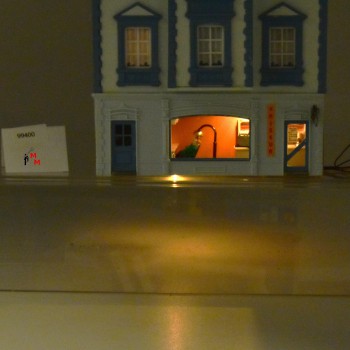 Faller 130906 130906 Stadteckhaus "Goethestrasse 63", beleuchtet, fertig gebaut, (99400)
