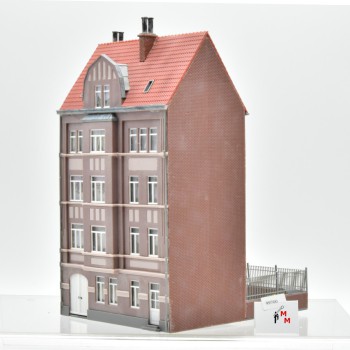 Faller 130915.1 Häuserzeile "Goethestrasse", ein Haus, fertig gebaut, (99700)
