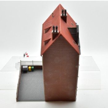 Faller 130915.1 Häuserzeile "Goethestrasse", ein Haus, fertig gebaut, (99700)