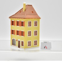 Faller 130414.4 Set "2 Stadthäuser", daraus ein Haus,, fertig gebaut, (99331) Faller 130414.4 Set "2 Stadthäuser", daraus ein Haus,, fertig gebaut, (99331)