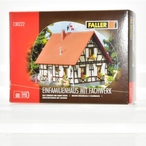 Faller H0 130222 Einfamilienhaus mit Fachwerk, (99044)