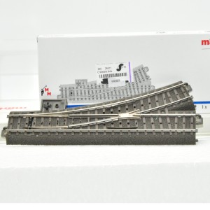 Märklin 24611ADS Weiche links, mit Antrieb & Decoder, (99005)
