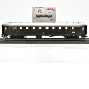 Märklin 42251 Schnellzugwagen, (Hechtwagen) 2.Kl., DB, mit Innenbeleuchtung, (66648)