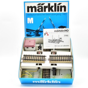 Märklin 7192 Vollautomatischer Bahnübergang, (30083)