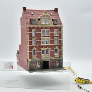 Faller 130445 Stadthaus "Paradiesbar", beleuchtet, Figuren, fertig gebaut, (99339)