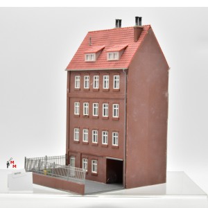 Faller 130915.1 Häuserzeile "Goethestrasse", ein Haus, fertig gebaut, (99700)