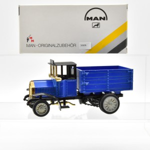 MAN 09.38069-0004 Modell des ersten Diesel-Lastwagen von MAN,  Maßstab 1:43, (30858).